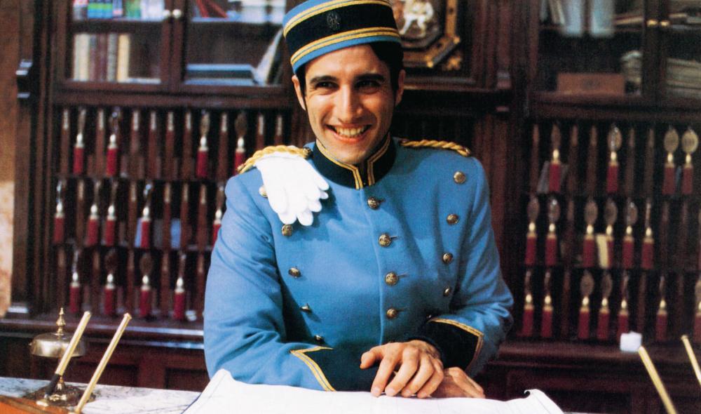 BLAME IT ON THE BELLBOY, Bronson Pinchot, 1992, © Buena Vista